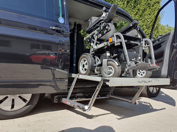 Kassettenlift F6 VW T6 (5) - Rollstuhl auf Lift