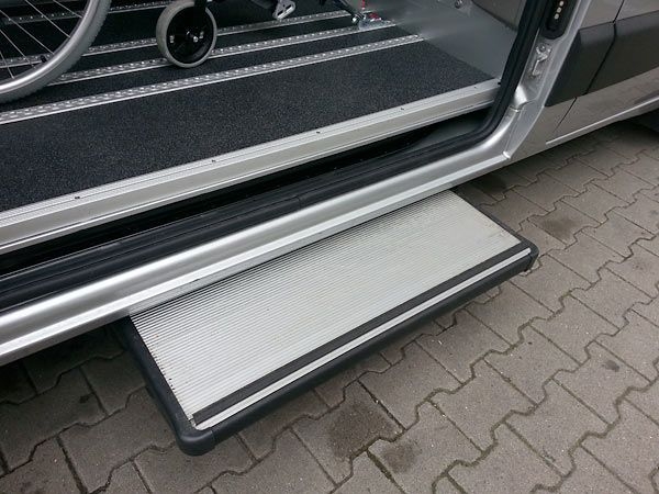 Elektrisch ausfahrbares Trittbrett