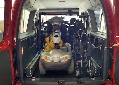 Scooter im Auto